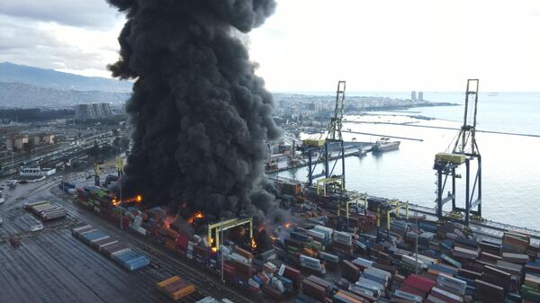 Пожар в порту Искендерун в Турции