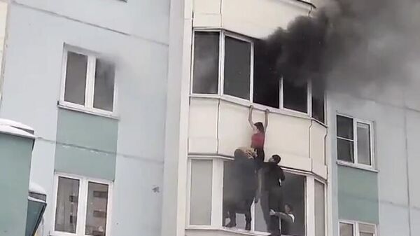 Спасение женщины из горящей квартиры в Ярославле