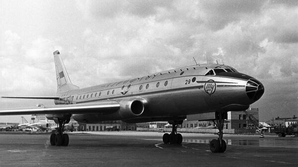 Первый советский пассажирский самолёт на реактивной тяге Ту-104
