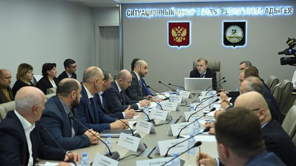 Глава Республики Адыгея Мурат Кумпилов во время совещания по вопросам реализации перспективных проектов, направленных на социально-экономическое развитие Республики 