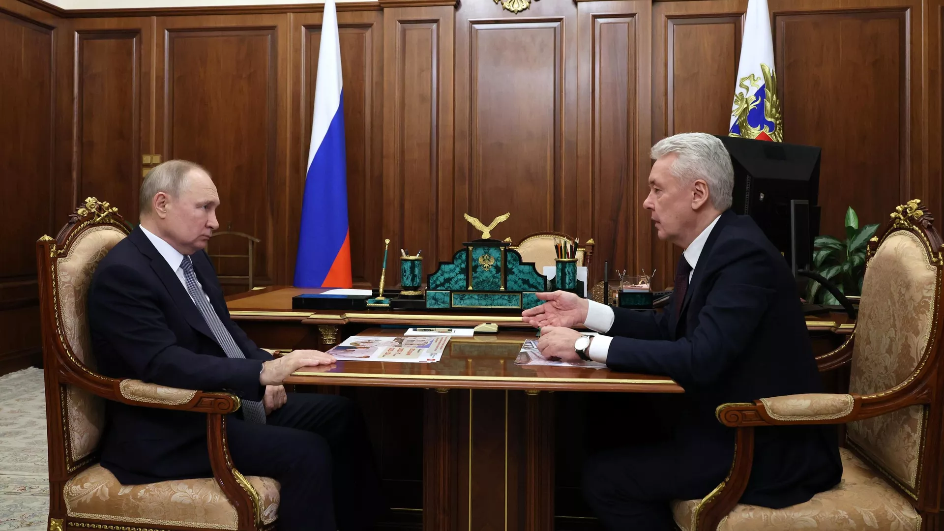 Президент РФ Владимир Путин и мэр Москвы Сергей Собянин во время встречи - РИА Новости, 1920, 05.05.2025