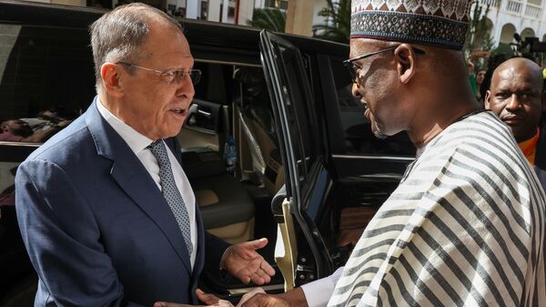 Министр иностранных дел РФ Сергей Лавров и министр иностранных дел Мали Абдулай Диоп на встрече в Бамако