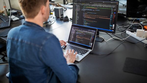 Программист за работой