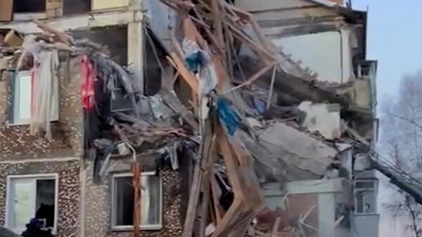 Подъезд жилого дома рухнул в Ефремове из-за взрыва газа. Кадры с места ЧП
