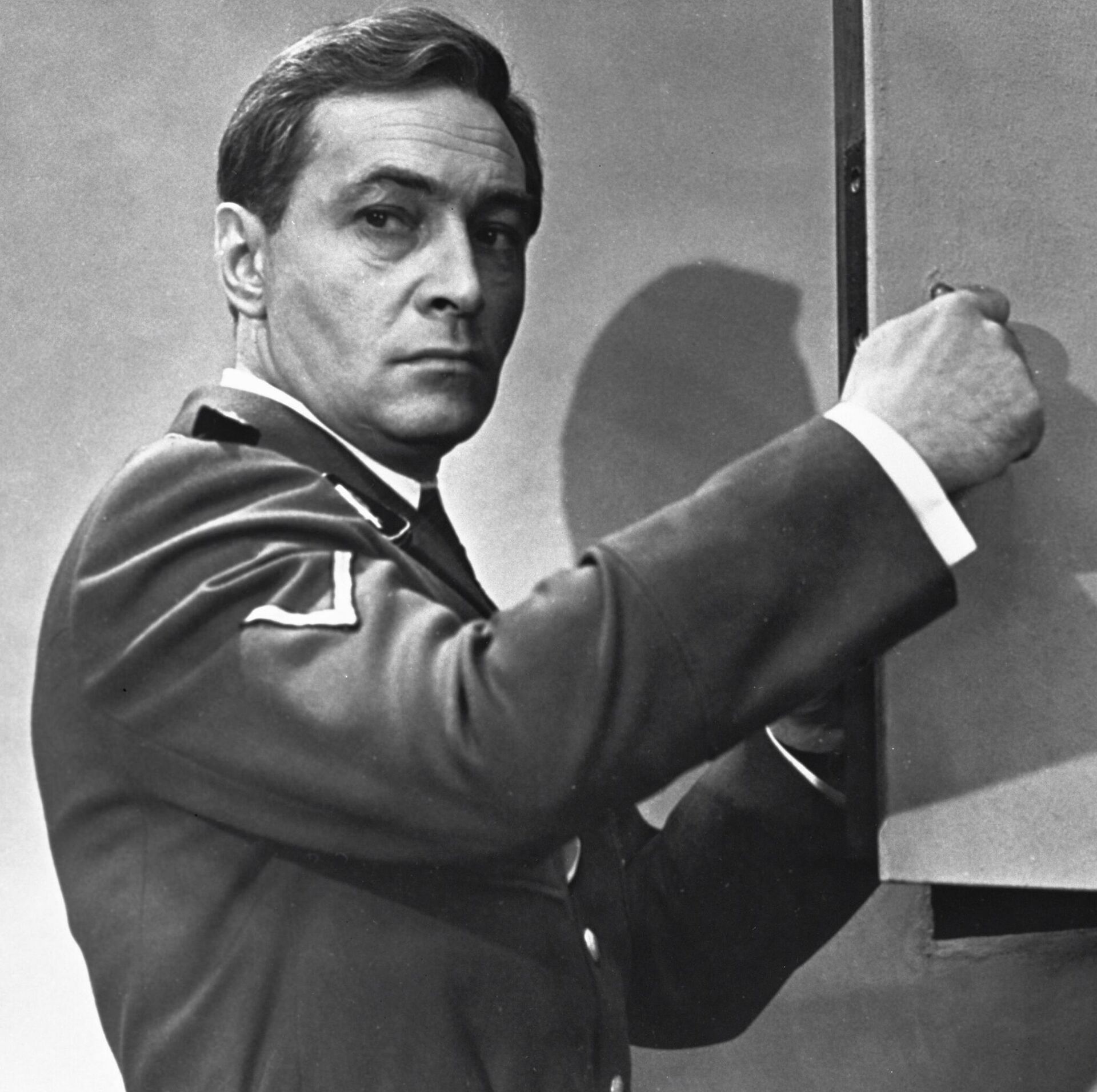 Актер Вячеслав Тихонов в роли Штирлица в фильме Семнадцать мгновений весны Актер Вячеслав Тихонов в роли Штирлица в фильме Семнадцать мгновений весны - РИА Новости, 1920, 20.05.2025