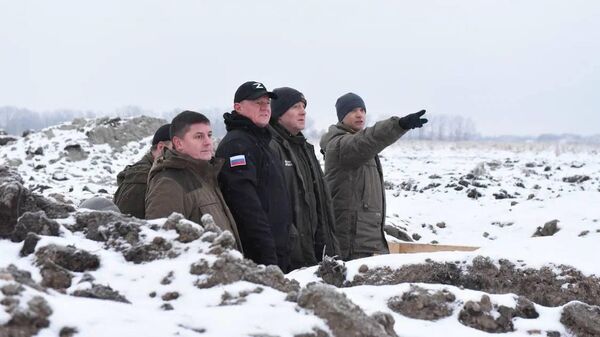 Андрей Турчак во время посещения взводно-опорного пункта в Курской области
