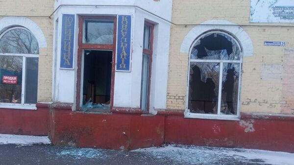 В Новой Каховке в результате атаки украинских формирований повреждены и жилые дома и продуктовый магазин