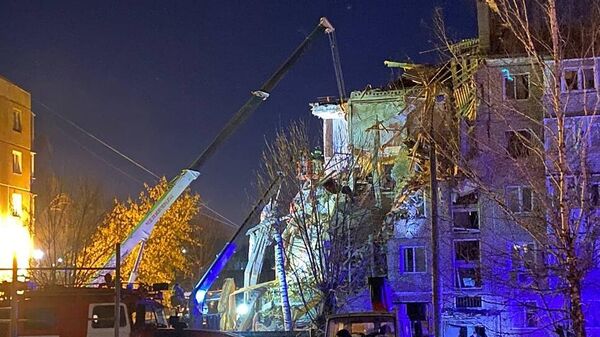 Обрушение в результате взрыва бытового газа подъезда пятиэтажного панельного жилого дома в городе Ефремове Тульской области