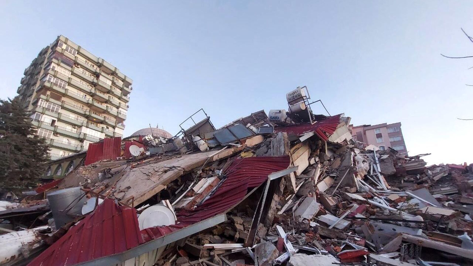 Жилые дома, разрушенные в результате землетрясения в турецкой провинции Кахраманмараш - РИА Новости, 1920, 08.02.2023