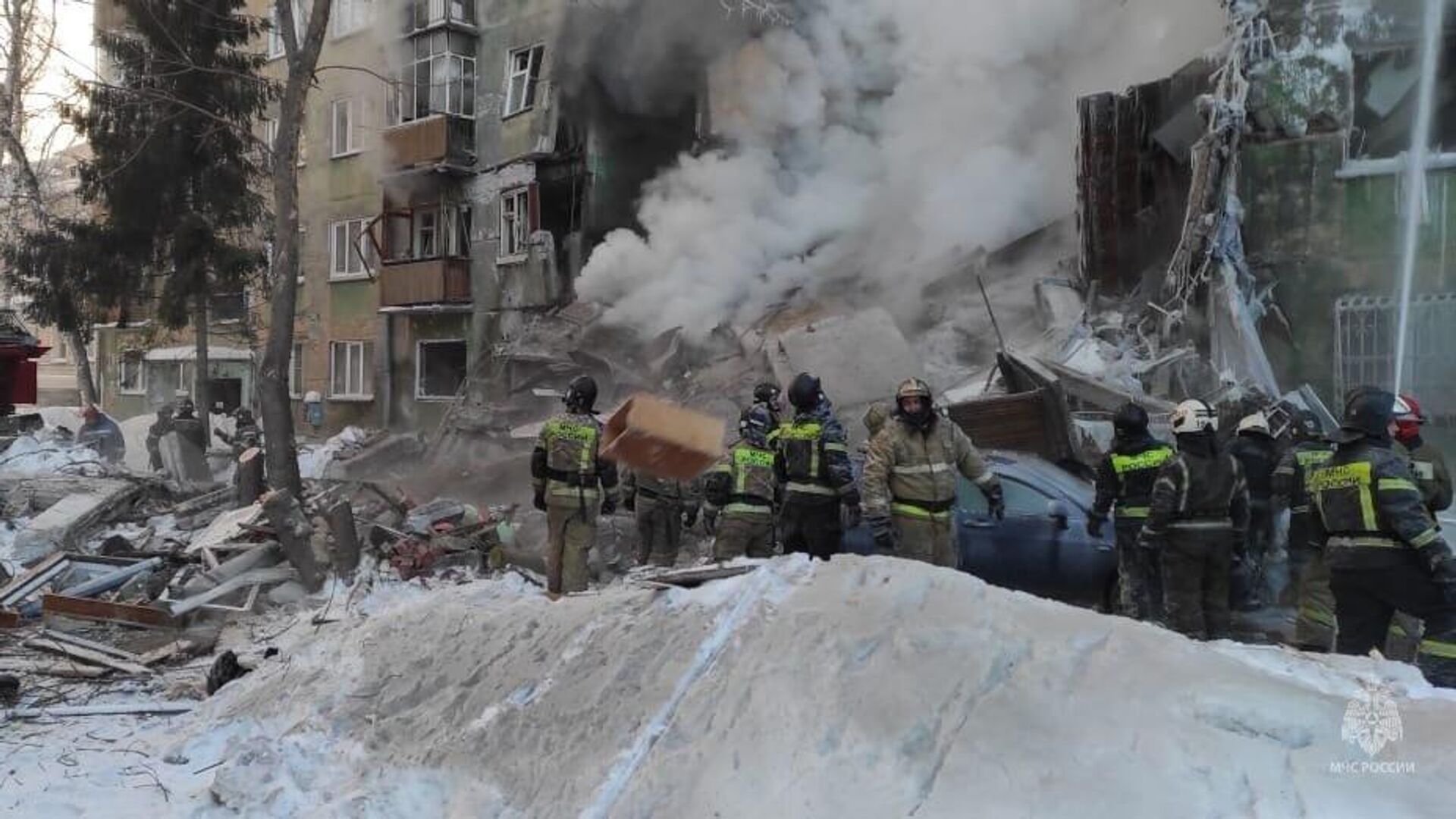 В доме в Новосибирске произошел взрыв газа, один подъезд обрушился - РИА  Новости, 09.02.2023