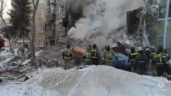 Последствия взрыва газа в пятиэтажке на улице Линейной в Новосибирске