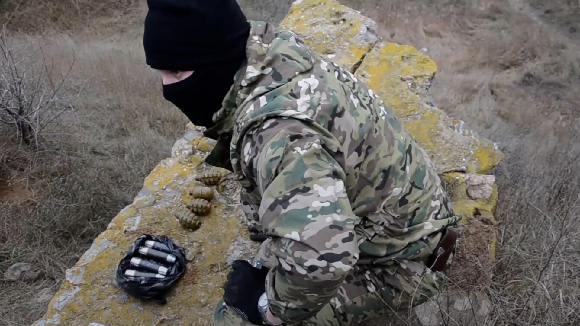 Силовики обнаружили тайник с оружием для покушения на экс-сотрудника СБ Украины Прозорова - РИА Новости, 1920, 09.02.2023