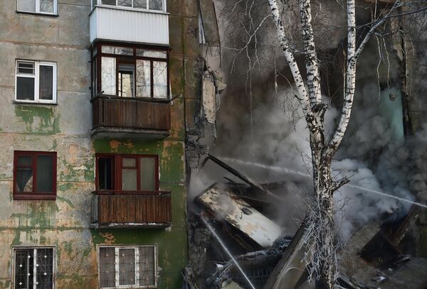На месте взрыва газа в пятиэтажном жилом доме на улице Линейная в Новосибирске
