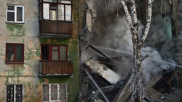 На месте взрыва газа в пятиэтажном жилом доме на улице Линейная в Новосибирске