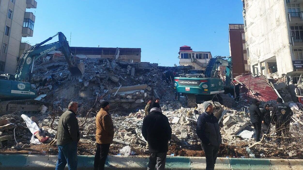 Жилые дома, разрушенные в результате землетрясения в турецком городе Кахраманмараш - РИА Новости, 1920, 14.03.2023