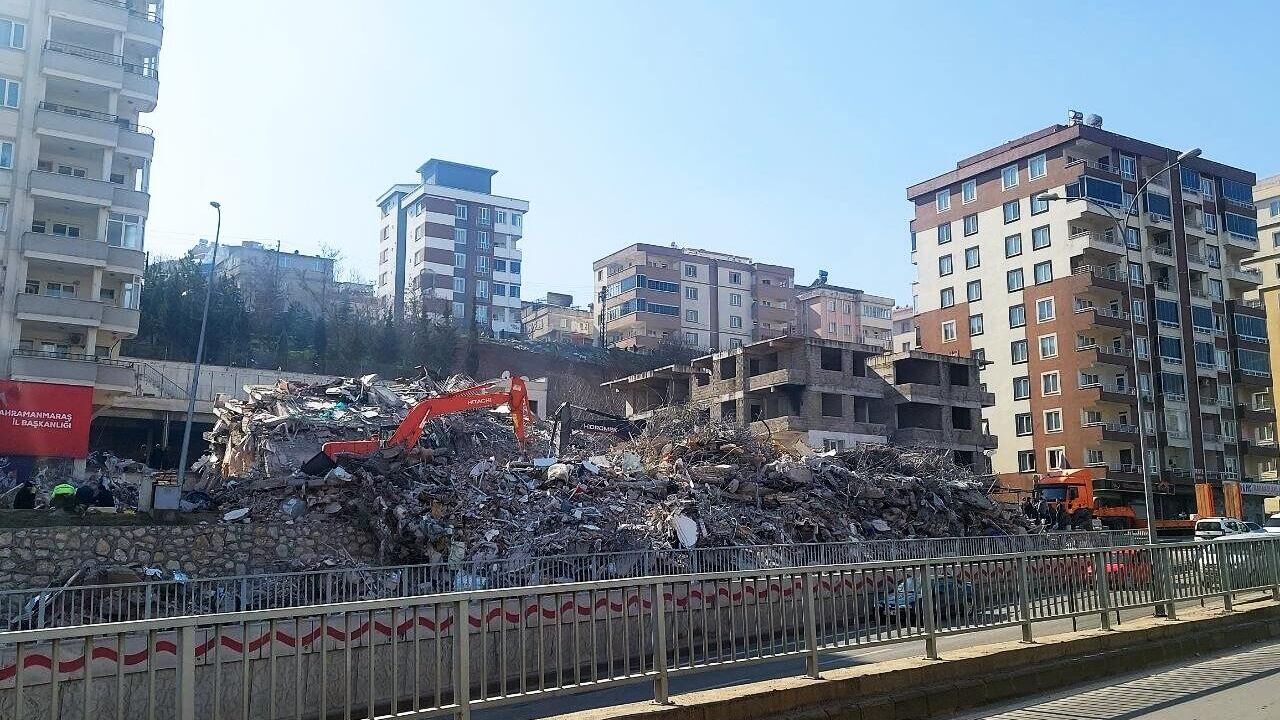 Жилые дома, разрушенные в результате землетрясения в турецком городе Кахраманмараш - РИА Новости, 1920, 12.03.2023