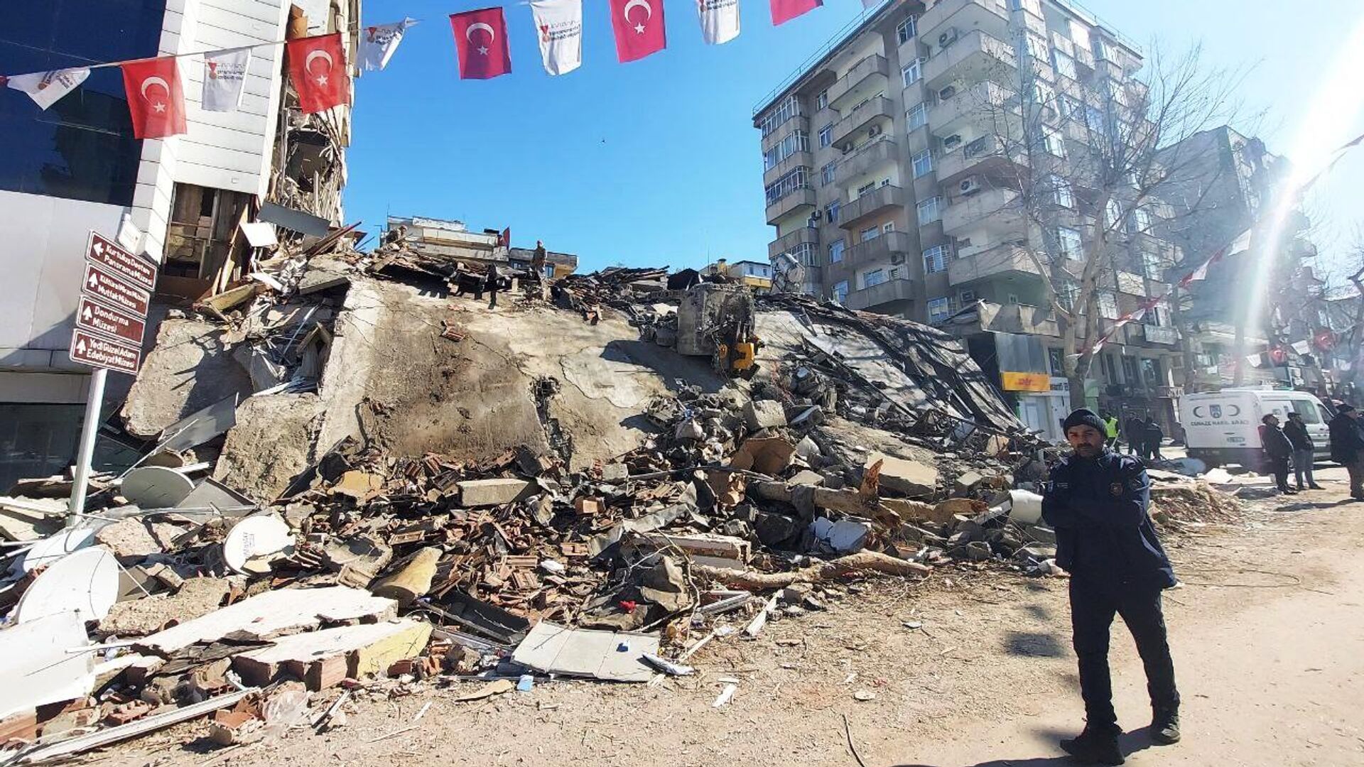 Жилые дома, разрушенные в результате землетрясения в турецком городе Кахраманмараш - РИА Новости, 1920, 11.02.2023
