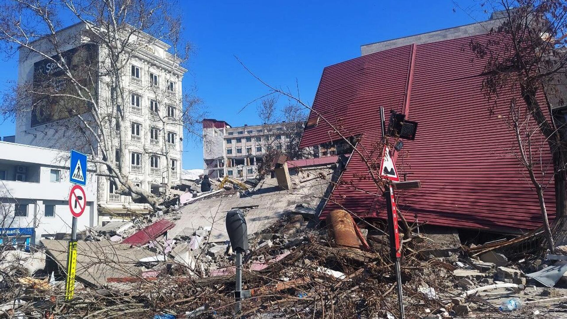 Дома, разрушенные в результате землетрясения в турецком городе Кахраманмараш - РИА Новости, 1920, 11.02.2023