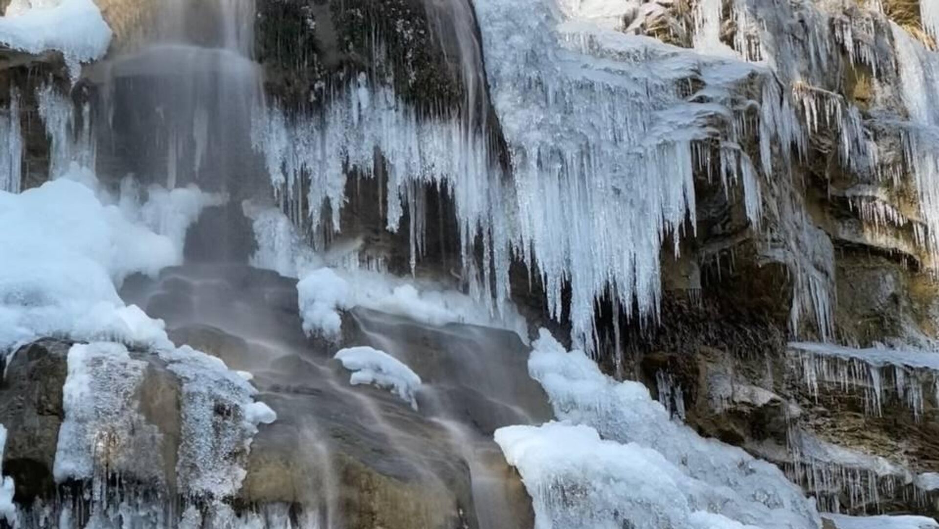 В Крыму замерз самый высокий водопад Учан-Су