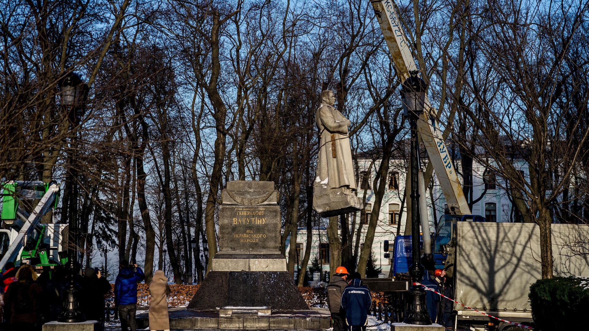 Демонтаж памятника Ватутину в Киеве - РИА Новости, 1920, 09.02.2023