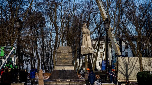 Демонтаж памятника Ватутину в Киеве