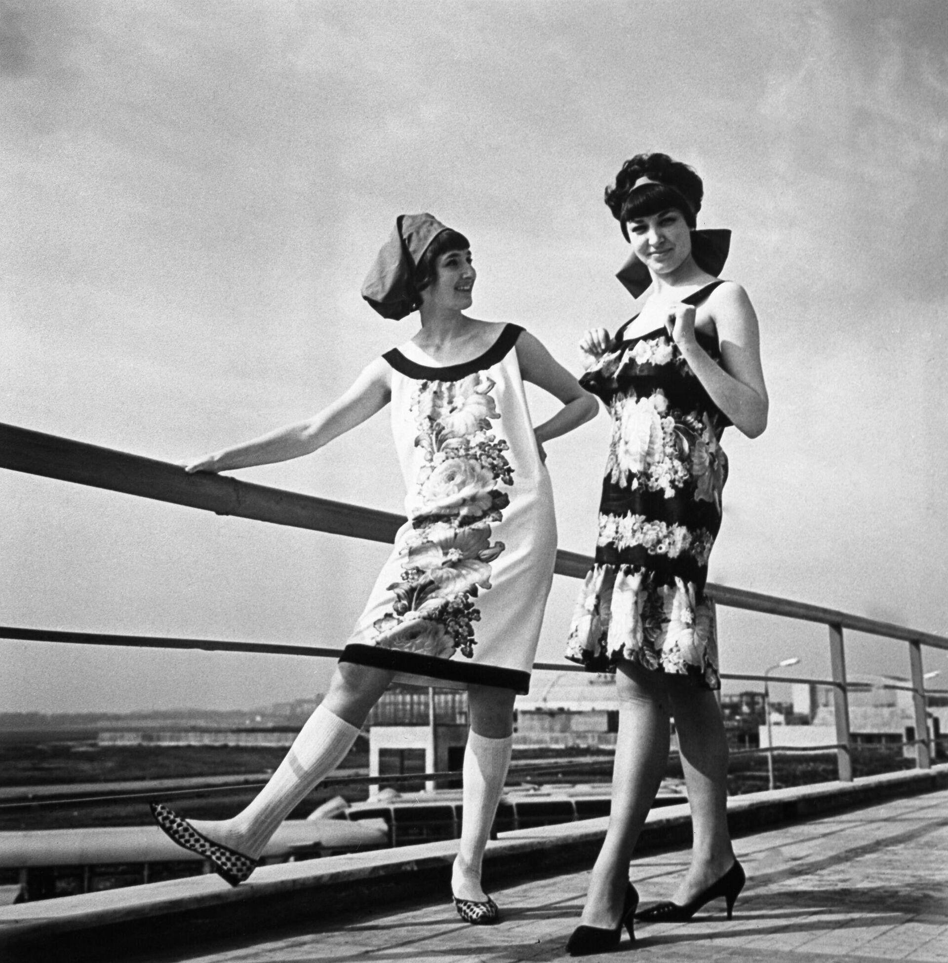 Коллекция женской одежды Весна-лето 1966 года. Летние платья с цветочным орнаментом - РИА Новости, 1920, 13.02.2023