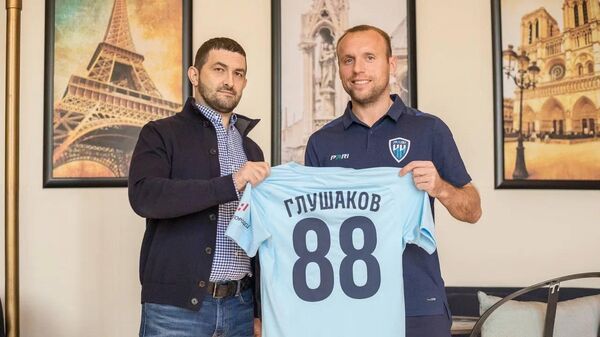 Денис Глушаков (справа) Денис Глушаков (справа)