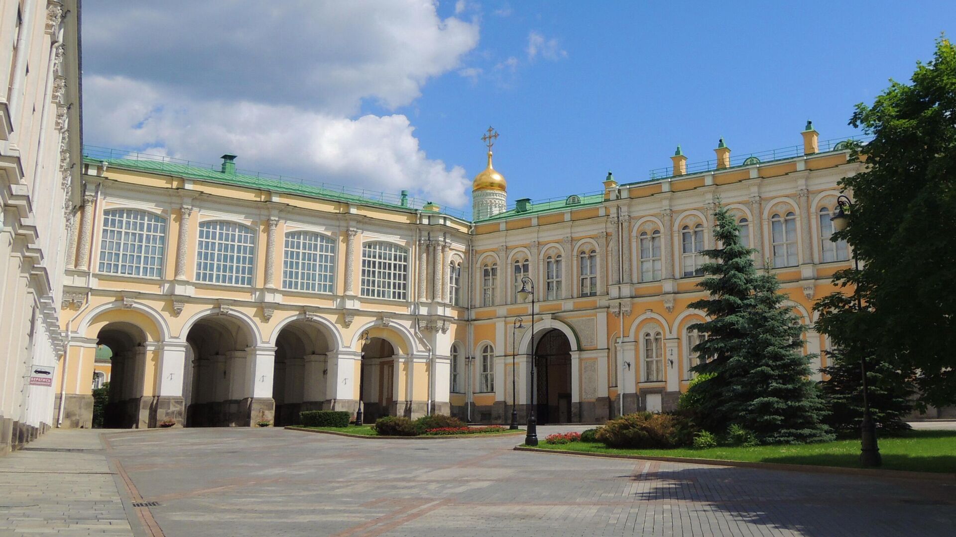 Купол церкви Рождества Богородицы на Сенях на территории Московского Кремля - РИА Новости, 1920, 15.02.2023