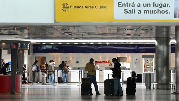 Пассажиры в аэропорту, Аргентина