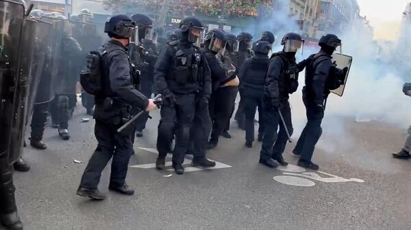 Стычки радикалов с полицией в Париже