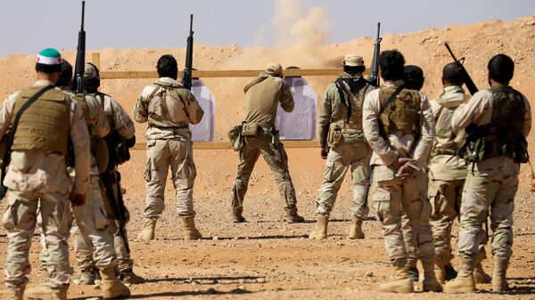 Американские военные проводят обучение боевиков из группировки Джейш Магавир ас-Саура на военной базе Эт-Танф в Сирии