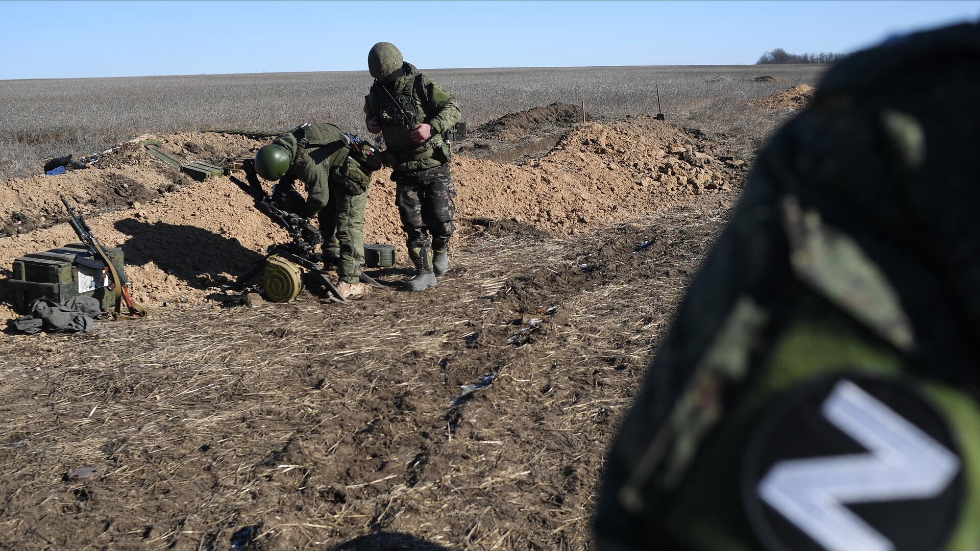 Военнослужащие мотострелковых подразделений ВС РФ на боевой позиции в зоне СВО - РИА Новости, 1920, 24.02.2023