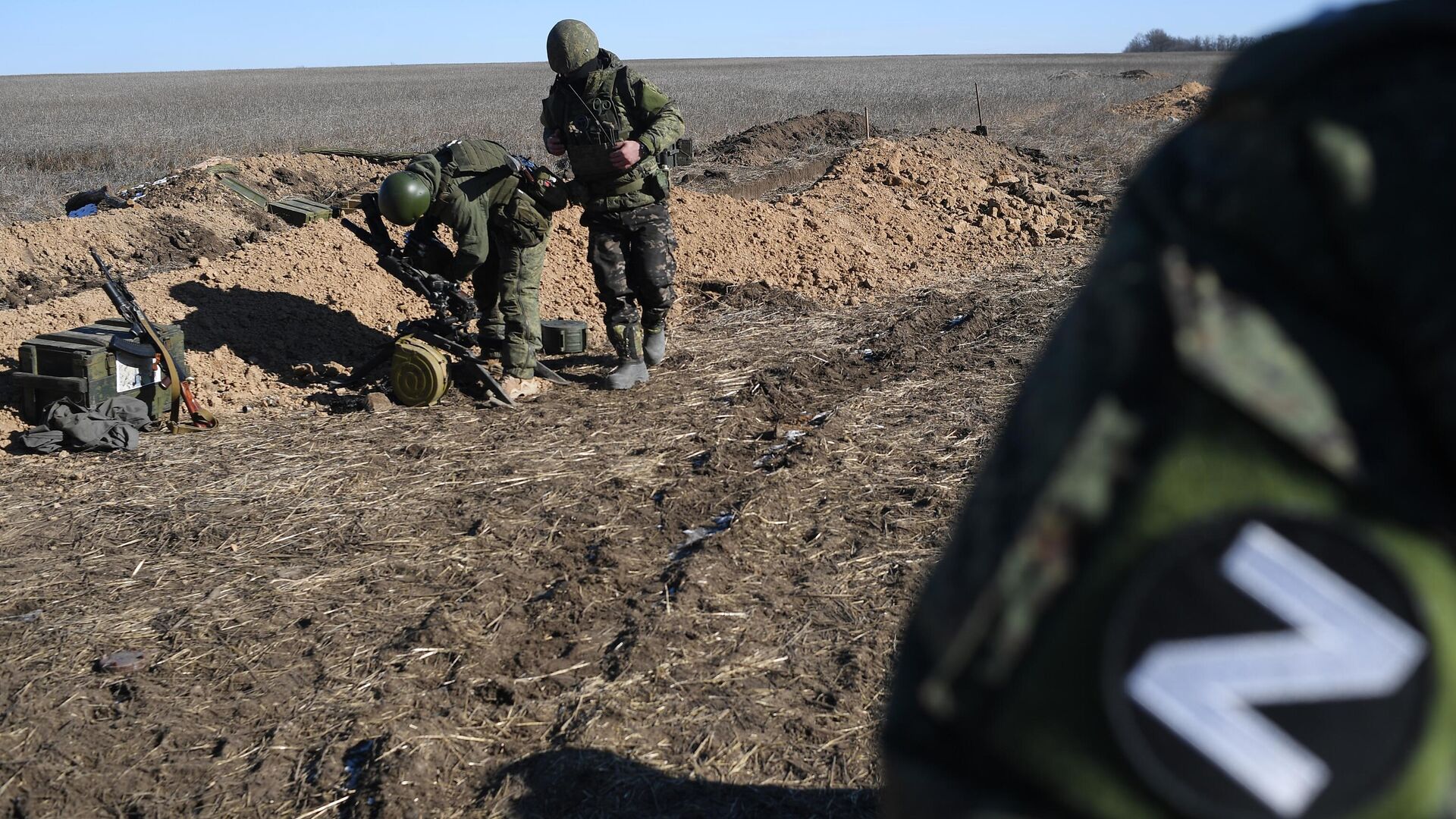 Военнослужащие мотострелковых подразделений ВС РФ на боевой позиции в зоне СВО - РИА Новости, 1920, 24.02.2023