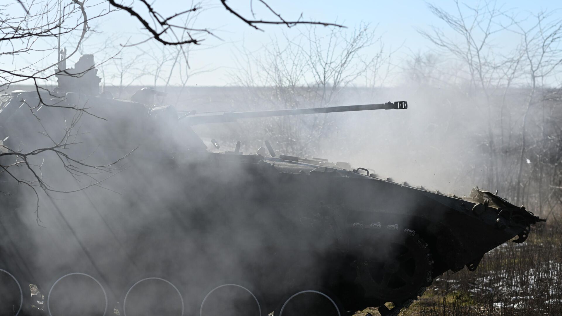 БМП-2 военнослужащих мотострелковых подразделений ВС РФ в зоне СВО - РИА Новости, 1920, 22.11.2023