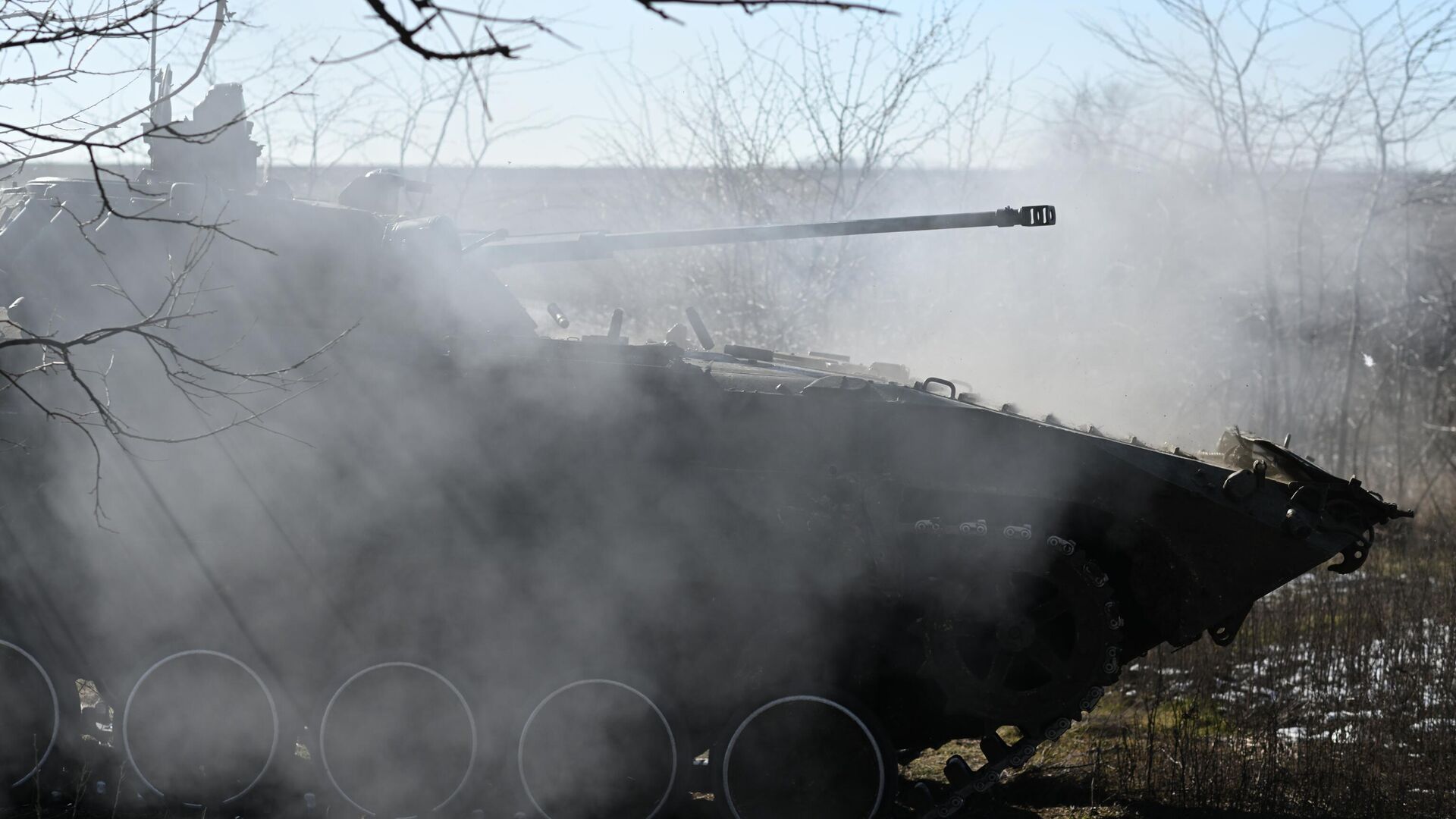 БМП-2 военнослужащих мотострелковых подразделений ВС РФ в зоне СВО - РИА Новости, 1920, 22.11.2023