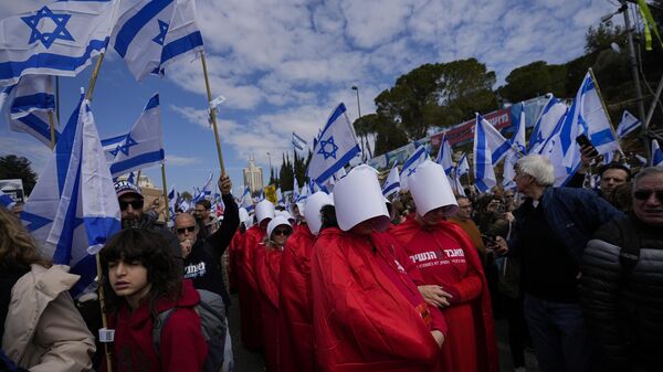 Участники акции протеста против проекта реформы юридической системы в Иерусалиме, Израиль