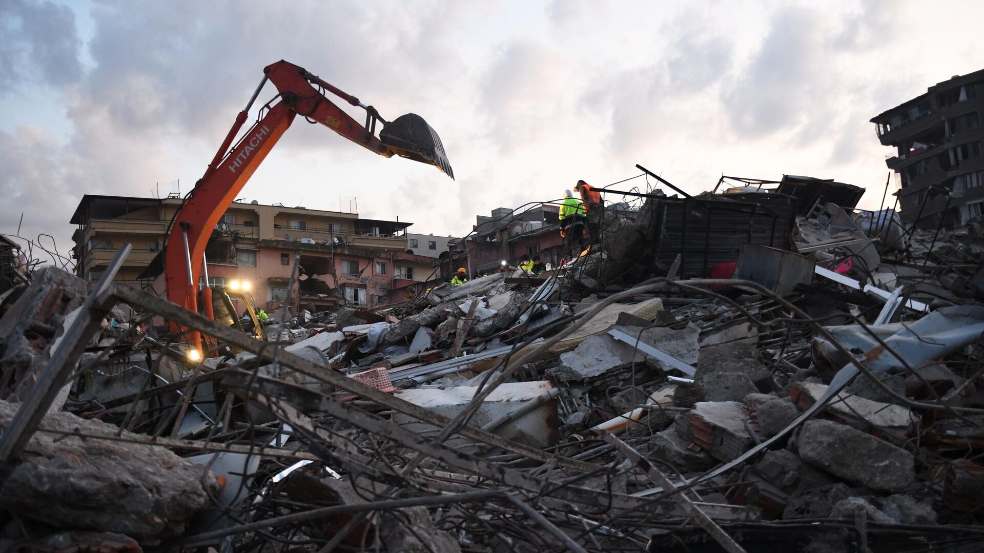 Разбор завалов на месте разрушенного в результате землетрясения здания в Антакье, Турция - РИА Новости, 1920, 14.02.2023
