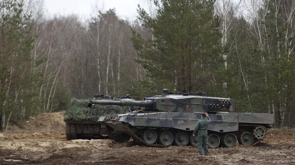 Обучение украинских военных работе с танками Leopard 2 в Польше. Архивное фото