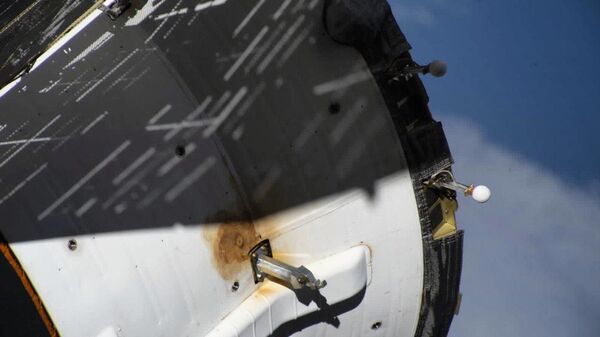 Нарушение внешней обшивки приборно-агрегатного отсека транспортного пилотируемого корабля Союз МС-22 с разгерметизированной системой охлаждения