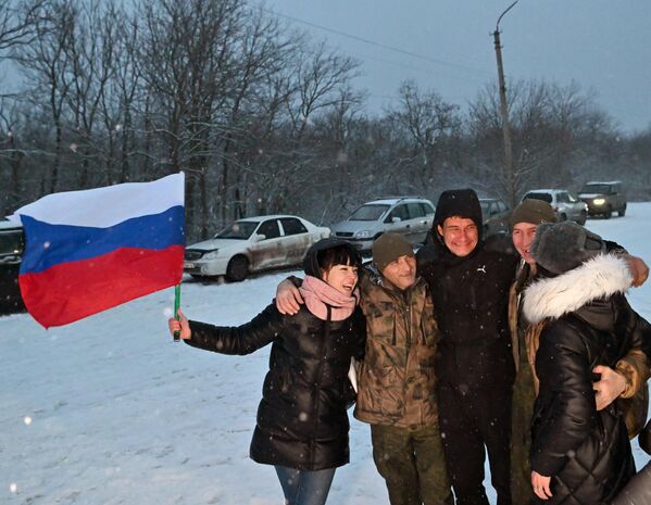 Встреча российских военнослужащих, вернувшихся из украинского плена, в Луганске