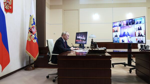Президент РФ Владимир Путин принимает участие в режиме видеоконференции в ежегодном совещании судей судов общей юрисдикции, военных и арбитражных судов Российской Федерации