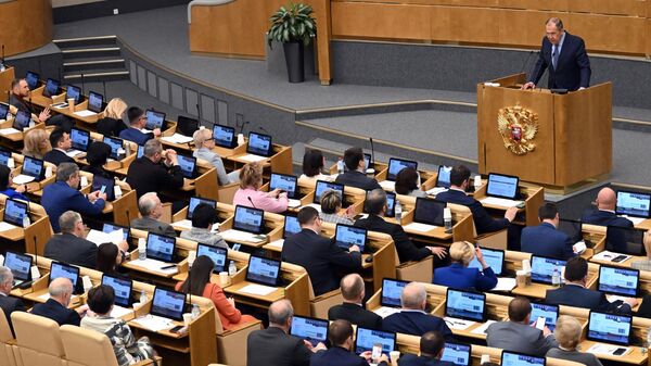 Министр иностранных дел РФ Сергей Лавров выступает на пленарном заседании Государственной Думы РФ