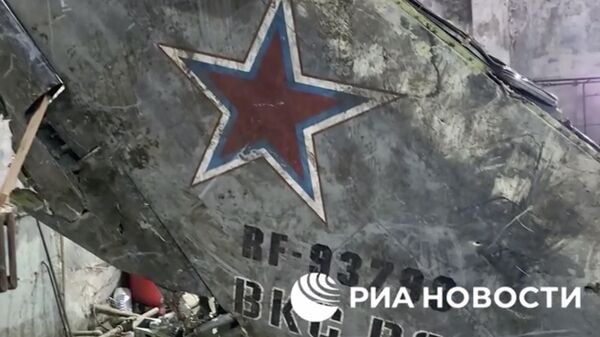Кадр видео с обломками фронтового бомбардировщика Су-24М группы Вагнер 