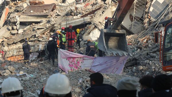 Разбор завалов после землетрясения в Турции