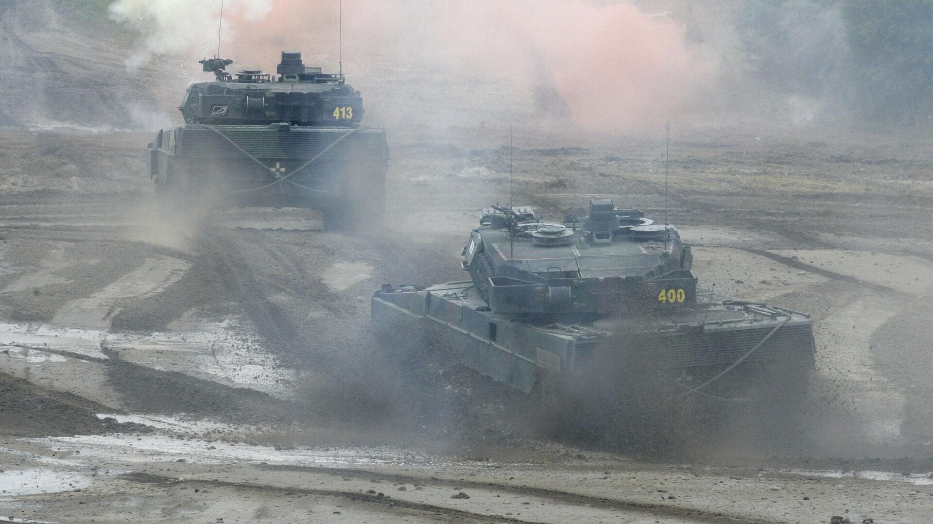 Немецкие танки Leopard 2 A6 на военном полигоне. Архивное фото - РИА Новости, 1920, 06.11.2023