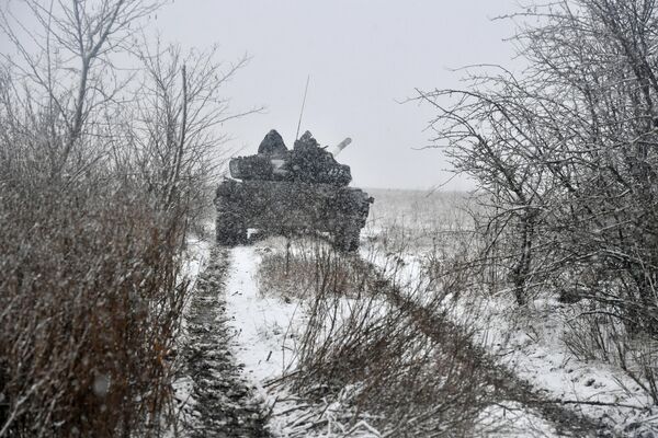 Танк Т-72 вооруженных сил РФ в зоне проведения спецоперации