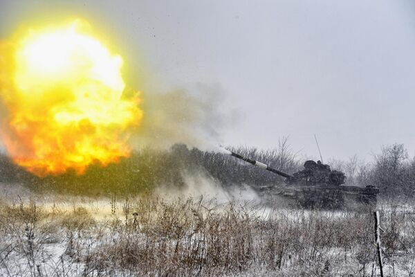 Танк Т-72 вооруженных сил РФ в зоне проведения спецоперации