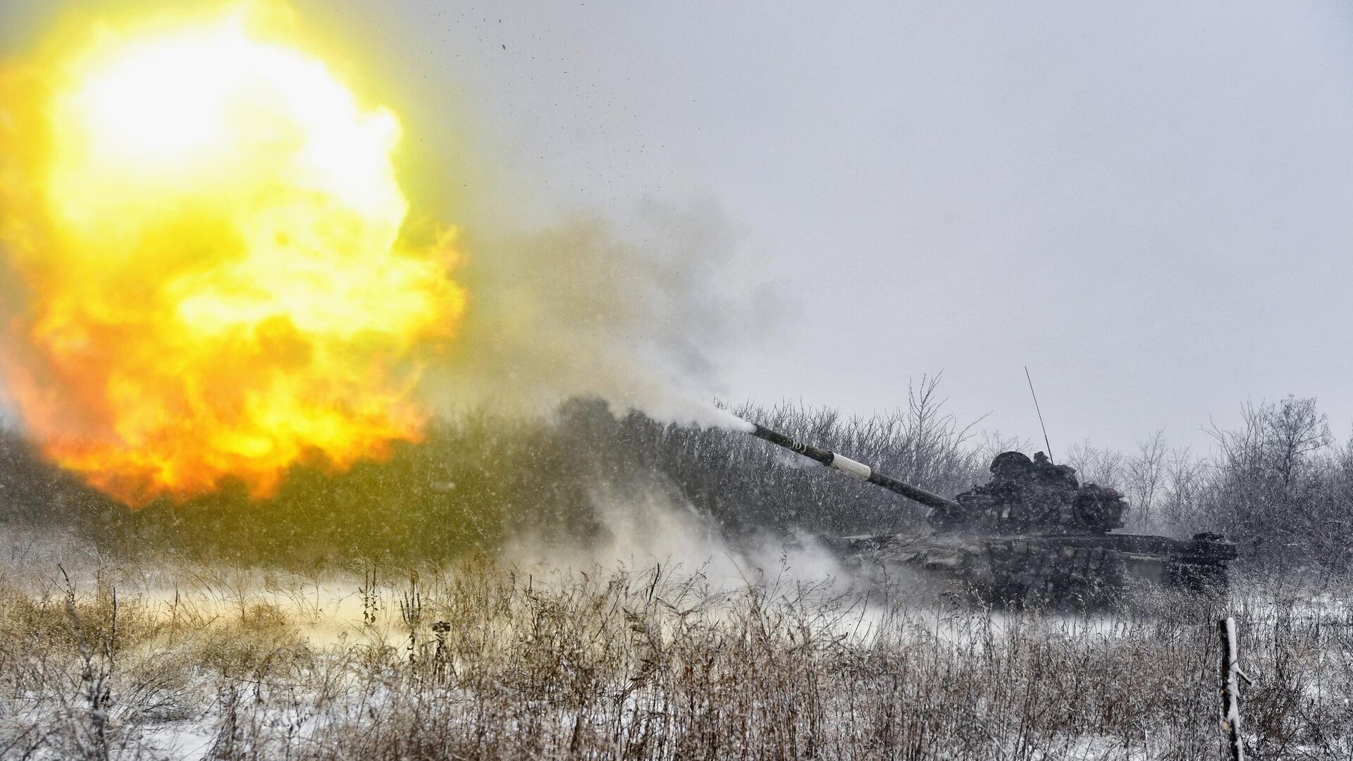 Танк Т-72 Вооруженных сил России в зоне проведения спецоперации - РИА Новости, 1920, 12.12.2023