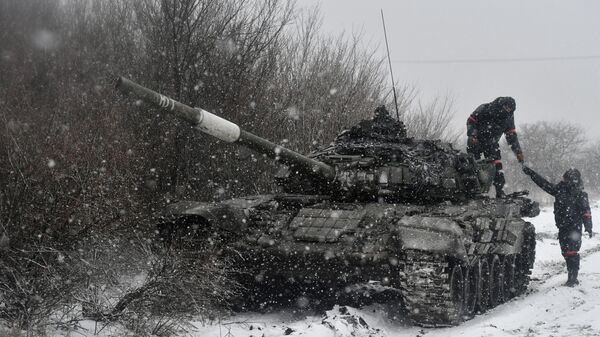 Военнослужащие танка Т-72 Вооруженных сил России в южном секторе специальной военной операции