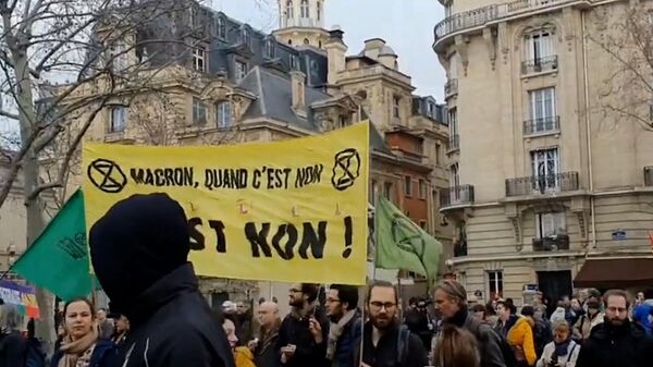 Общенациональная манифестация против повышения пенсионного возраста в Париже